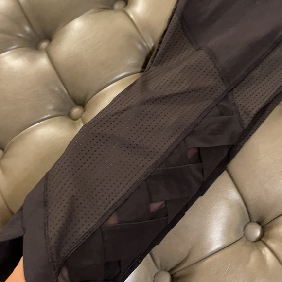 EUC Lululemon Crops - Picture 5 of 7